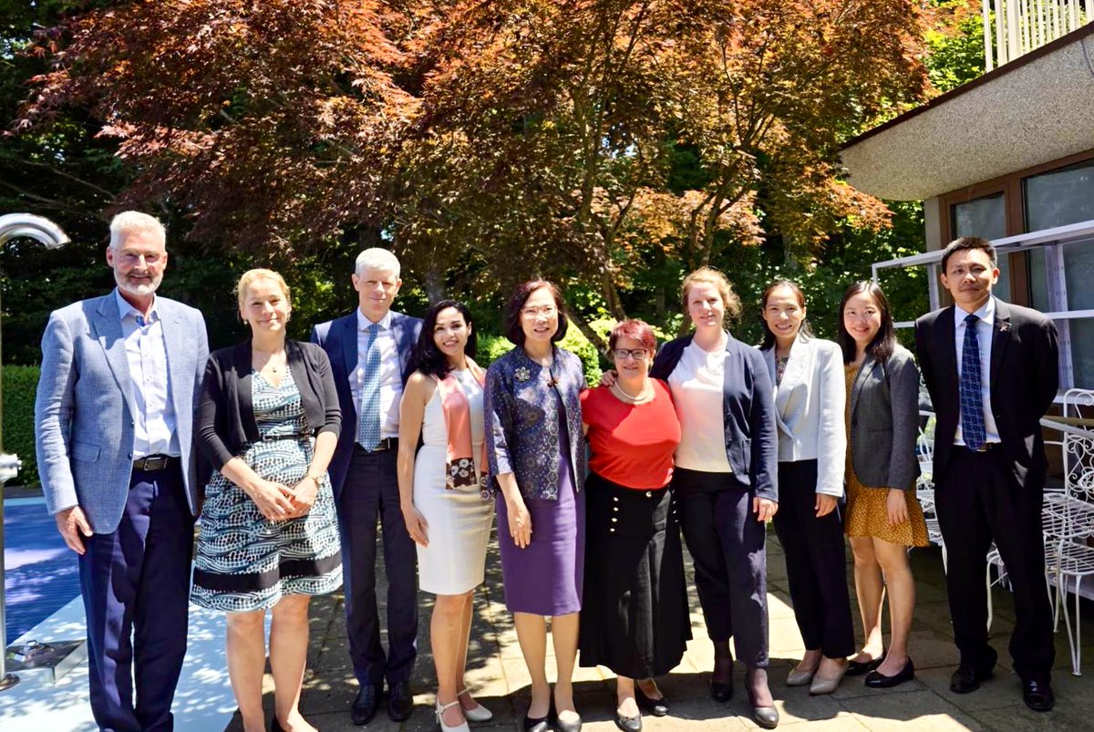 schellenberg_g's tweet image. We had the honor of joining an outstanding lunch with Ms. Pannabha Chandraramya, Amb. of the Kingdom of Thailand, where every dish was a true masterpiece. 
In addition, a glimpse of the Thai Festival in Bern. Beautifully organized by the
@ThaiEmbassyBern. 
@SwissMFAasia