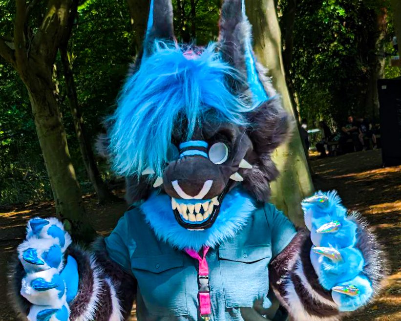 I HAVE HIMMMM

I will be doing a stream tomorrow to fully show him off and talk about mutes whole story/lore and just how much...this suit means to me

(Keep ur eyes peeled ^^)