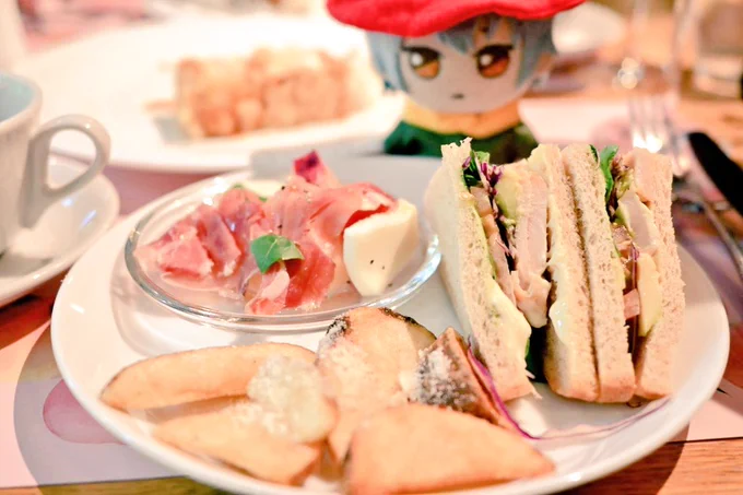 もゆちゃんとヌン、原宿ポタ店 アイス食べて映画見て夏休みしてきた本当楽しかった〜 ありがとう- ̗̀ 𝚃𝚑𝚊𝚗𝚔 𝚢𝚘𝚞 ̖́-