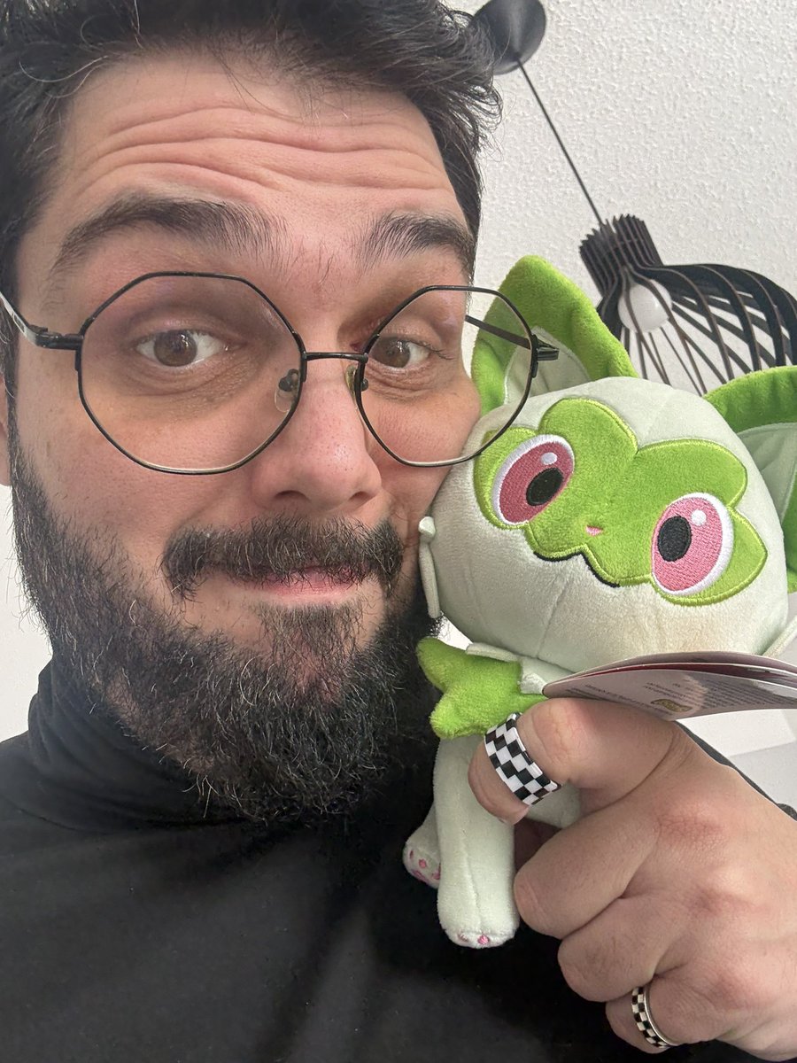 Hoje estaremos de novo no Canal do <a href="/LeeGengar/">lee 👻</a> cobrindo todos as modalidades do Mundial de Pokémon junto com o <a href="/ojulioeller/">Z2R Cogao</a> 

E começamos com nosso <a href="/UniteBrazil/">Pokémon UNITE Championship Series Brazil</a>

12:30 on-line em youtube.com/@leegengar
 
Twitch: LeeGengar