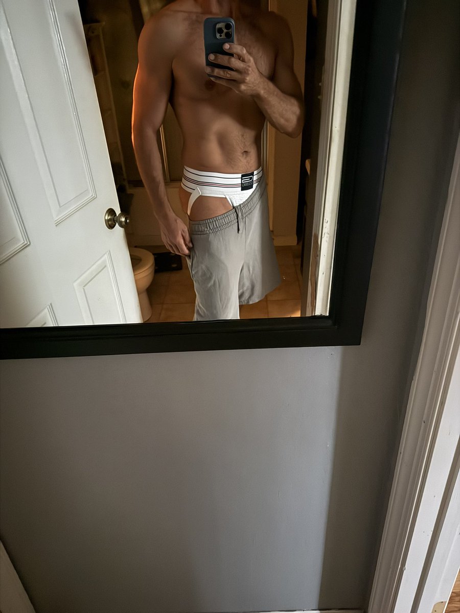FitInThis tweet picture