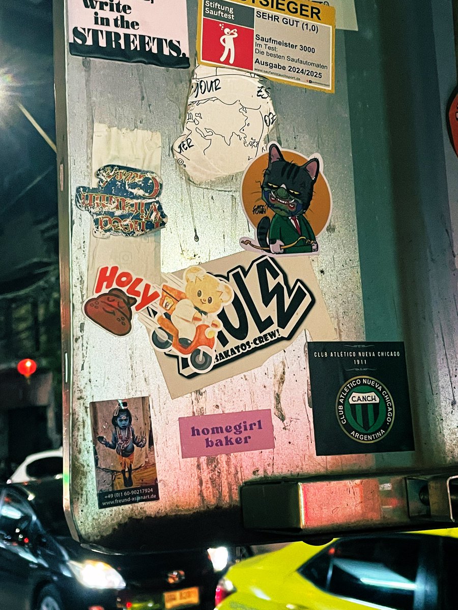 ทรงวาด ก็แจ๋ว
ทรงแงว ก็เจ๋ง
.
#catzaway #streetart