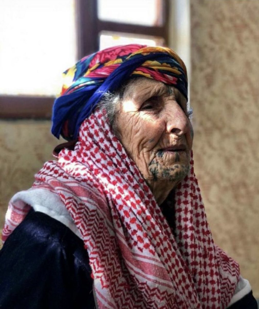 Asırlık bir çınar ninemiz Huriye mellavi hakkın rahmetine kavuşmuştur Allah mekanını cennet eylesin inşallah
