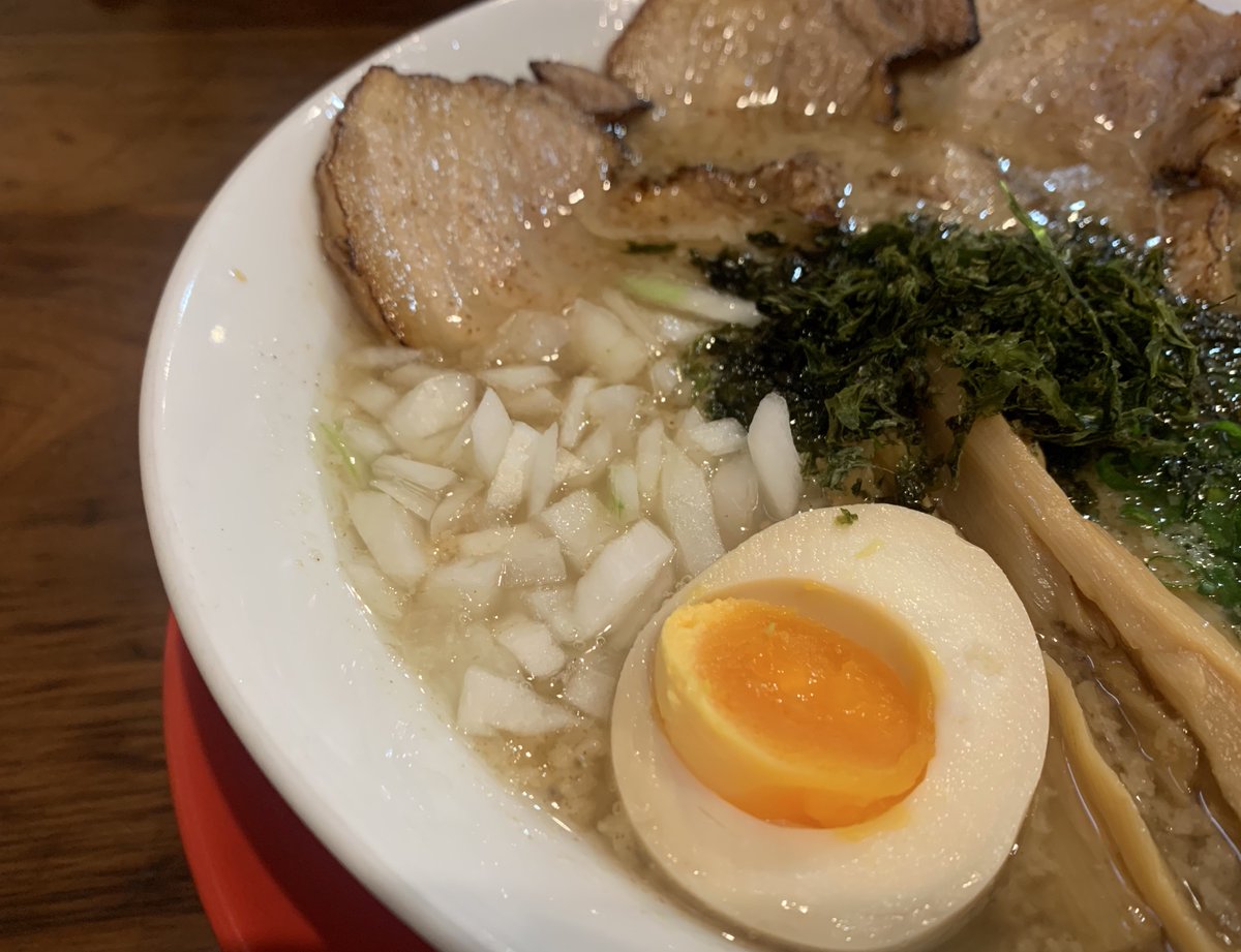 raaaamen_myg's tweet photo. 2025.08.17
麺王道勝
燕三条ラーメン
炙りチャーシューTP
チャーハン

タイミング逃し続けて今まで食べられてなかった燕三条を....ついに😆

しっかりニボ系の背脂たっぷりスープにチャーシュートッピングで満足度UP
岩海苔、玉ねぎスープを吸って
麺もプリっと太麺で美味かった😋

#宮城県
#ラーメン https://t.co/3Difwv0LgM