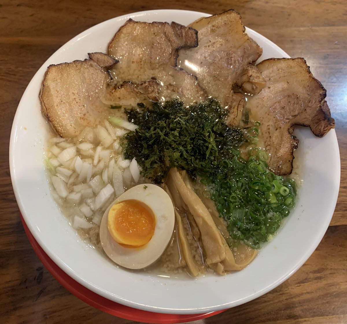 raaaamen_myg's tweet photo. 2025.08.17
麺王道勝
燕三条ラーメン
炙りチャーシューTP
チャーハン

タイミング逃し続けて今まで食べられてなかった燕三条を....ついに😆

しっかりニボ系の背脂たっぷりスープにチャーシュートッピングで満足度UP
岩海苔、玉ねぎスープを吸って
麺もプリっと太麺で美味かった😋

#宮城県
#ラーメン https://t.co/3Difwv0LgM