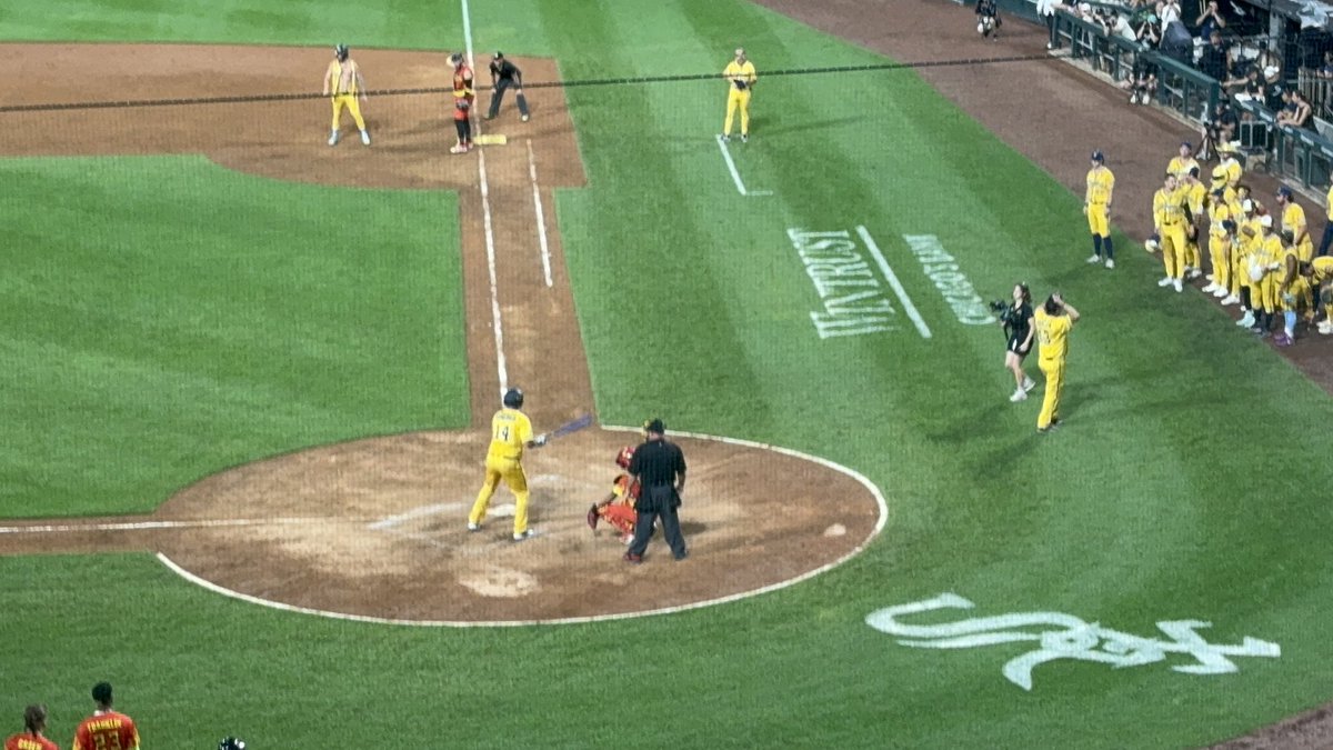 Brian_Adams6's tweet photo. Out of the last two times that I’ve seen Konerko take an AB at Rate Field, I’ve now only broken my wrist one of those days https://t.co/O3FDowdjYO