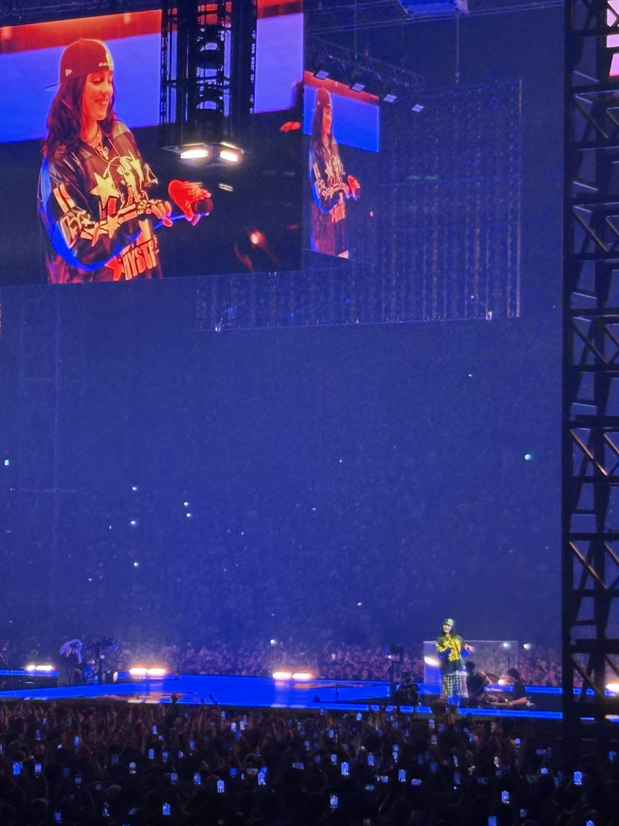 punk_iguana's tweet photo. Billie2日目はスタンドでゆっくりと！
1日目とは違ってステージ全体が見られてすごく満足👌
すごく濃くて忘れられない2日間だった！
Billie日本に来てくれてありがとう
大好きだよ💐
#BillieEilish #ビリーアイリッシュ https://t.co/k7h7uYRa6d