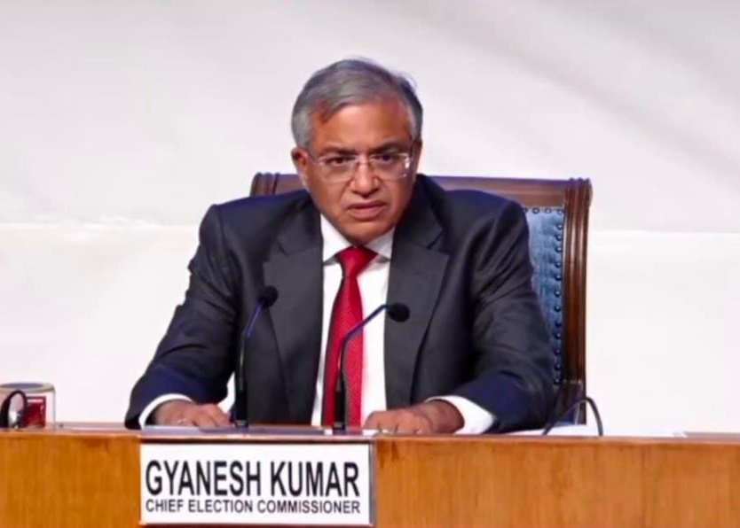 जब cctv रिकॉर्ड किसी को देना ही नहीं है तो देश का पैसा बर्बाद क्यों किया <a href="/ECISVEEP/">Election Commission of India</a> ने ज्ञानेश कुमार जी?
#VoteChori #votechoriexposed #ecivotechor #ElectionCommissionOfIndia