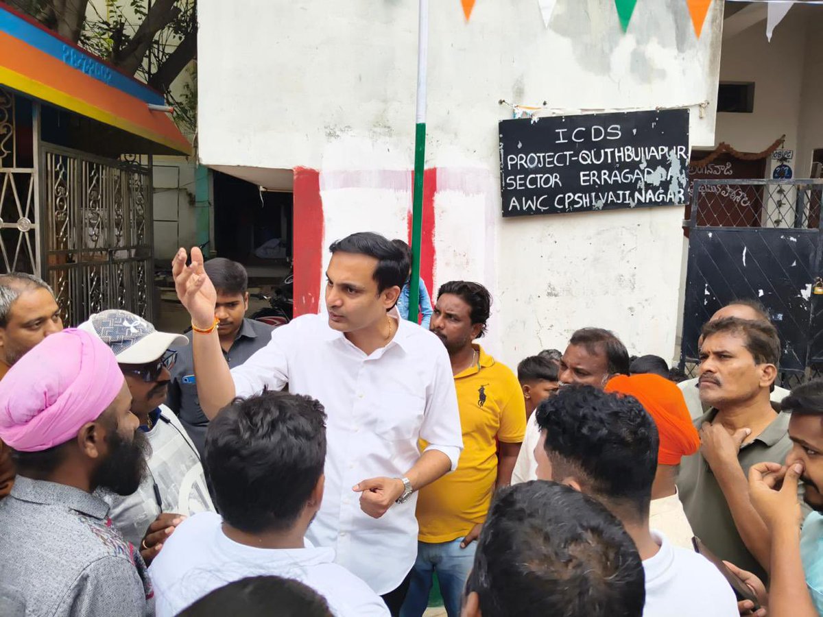 GuthaAmithReddy's tweet photo. జూబ్లీహిల్స్ నియోజకవర్గం, ఛత్రపతి శివాజీనగర్ బస్తీని సందర్శించి స్థానిక సమస్యల గురించి వాకబు చేయడం జరిగింది.
#GHMC, #HMWS&B, విద్యుత్ శాఖలను సమన్వయపరచుకొని కాంగ్రెస్ పార్టీ నాయకులతో కలసి
బస్తీ సమస్యలు పరిష్కరించే ప్రయత్నం జరుగుతుంది.
@Ponnam_INC @inctelangana @TelanganaCMO
@revanth_anumula @VivekVenkatswam
@CNReddy_INC
@AKY_INCMP