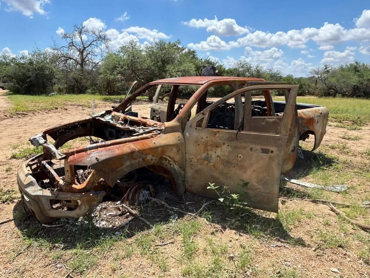 WARRIOR324gm's tweet photo. Entre #Saric y #Sasave 2 poblados del mpio Saric #Sonora #Mexico en una brecha el colectivo Madres Buscadoras de Sonora localizan 6 camionetas calcinadas y al menos 3 cuerpos calcinados @GobiernoMX
Ccp #Tamaulipas #Reynosa https://t.co/uY4kKg5W0i