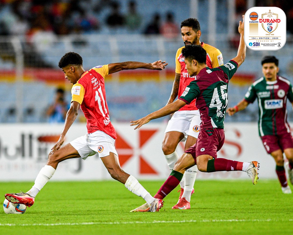 thedurandcup's tweet photo. Moments from the first half action of Quarter-Final 4 at VYBK.🏟️⚽

#BoroMatch #KolkataDerby #MBSGEEBFC #QF4 #PoweredBySBIandCoalIndia #DurandCup2025 #ManyChampionsOneLegacy #IndianFootball https://t.co/Iy2VKfrews