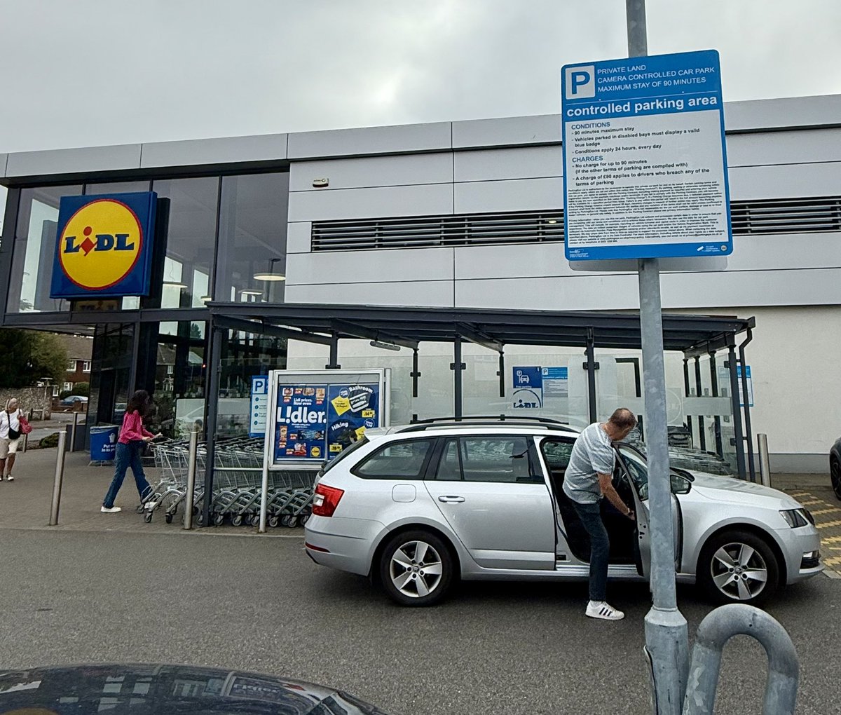 Dear <a href="/AldiUK/">Aldi Stores UK</a> is there a worse sign when you come to your favourite store and see this. ?? 20 signs saying you will get a £90 fine for a £90 shop unless you enter info into another machine.  Personally this says a big F-off in a car park 100 yards from a 2000 free all day Tesco