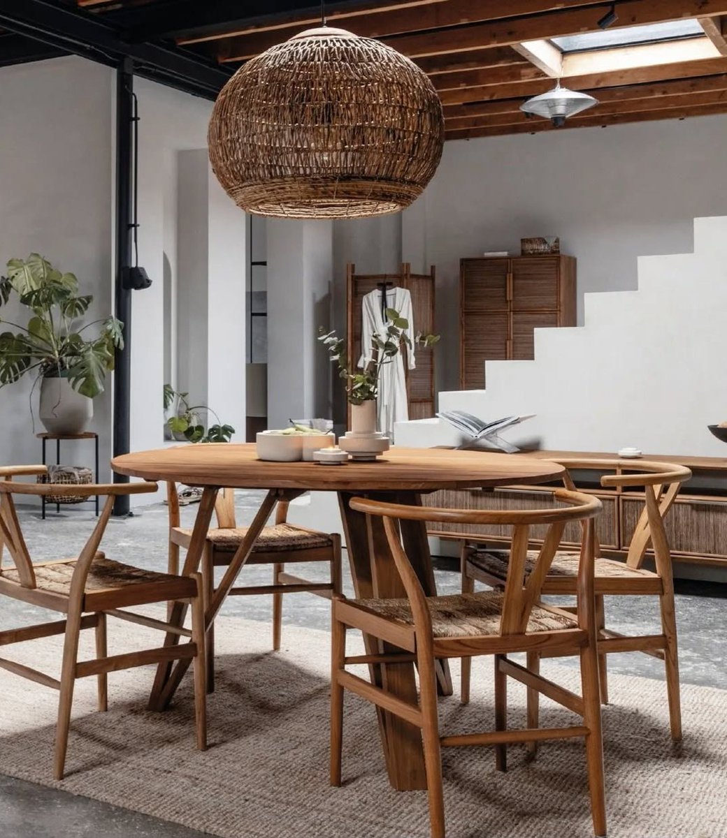 Geri kazandırılmış tik ağacından üretilen mobilyalar, dekoratif ürünler ile şık aydınlatmalar, çağdaş ve zamansız tasarımlarıyla yaşam alanlarınıza bohem bir stil kazandıracak.🌿 #cumbaselection #dbodhi #mobilya #furniture #dekorasyon #decoration #aydınlatma #lighting