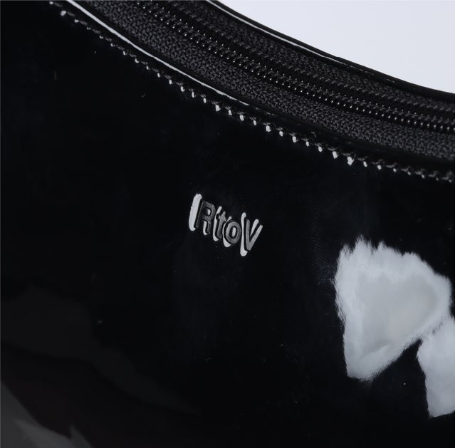 4419sells's tweet photo. wts red velvet 4th concert r to v official md shoulder bag only

🌷 rm 150 excluding postage
🌷 no pc
🌷 never used, but unsealed
🌷 on hand!

#pasarredvelvet #pasarrv #pasarluvies https://t.co/3UVJCXYyO4