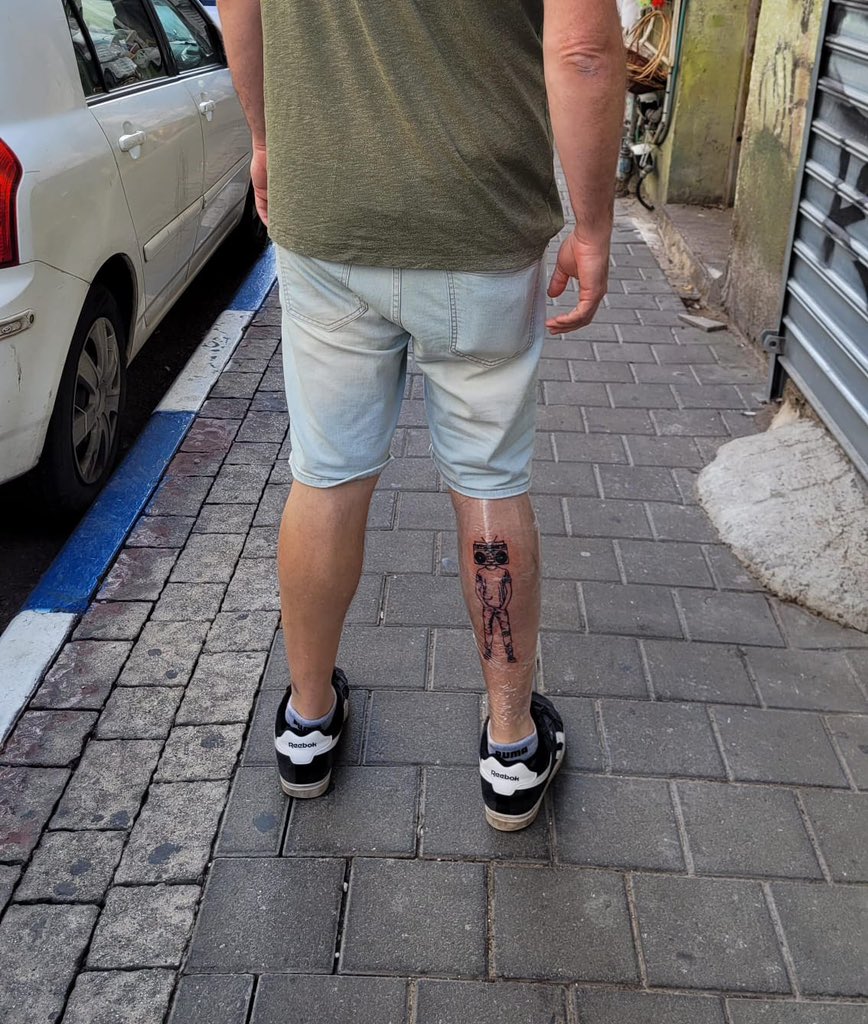 RHclub member Tal Schimidt’s #Radiohead tattoo. He is from #Israel 

Send your photo if you have #tattoo