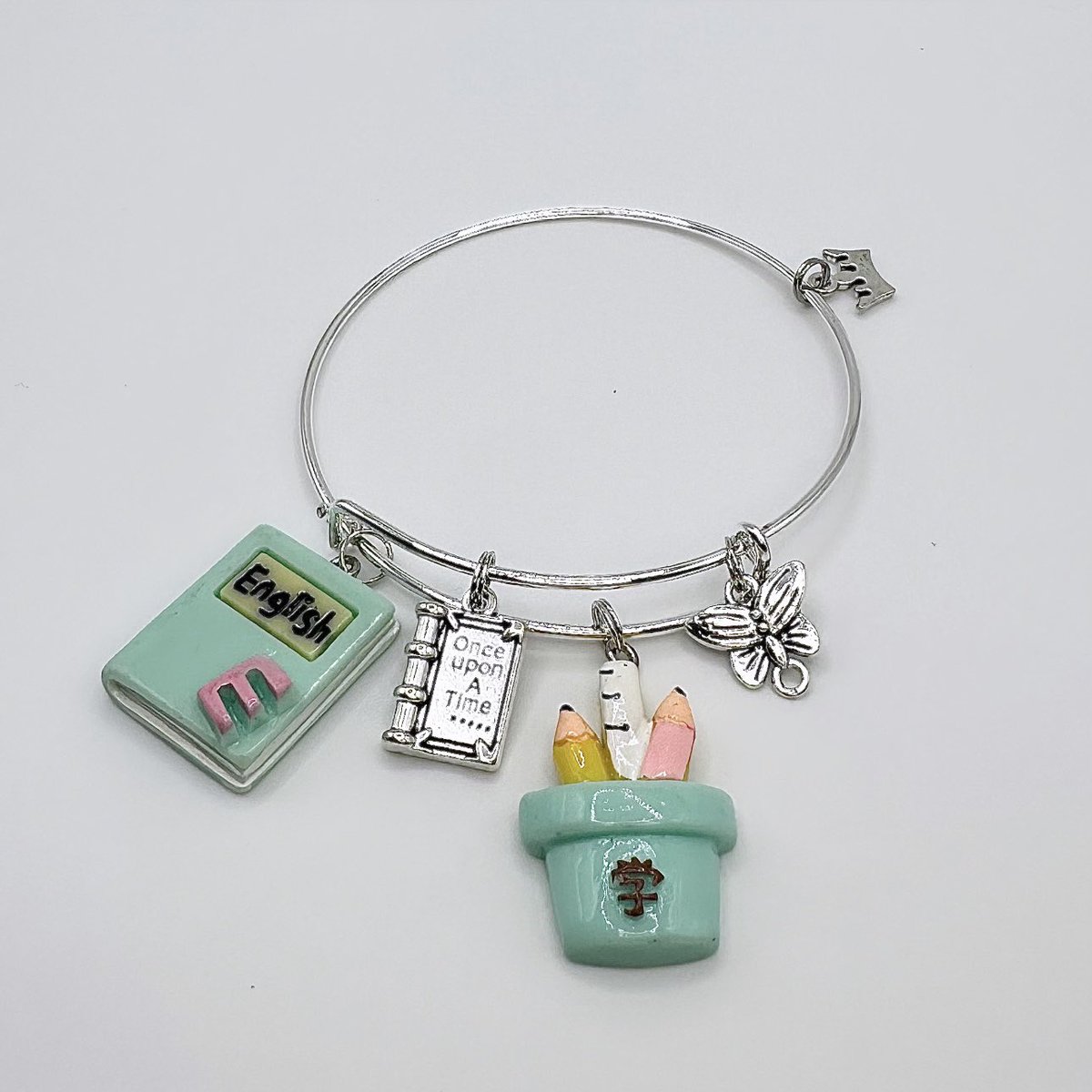 _BCharmed's tweet image. Teachers // Educators need accessories too! 👩🏾‍🏫