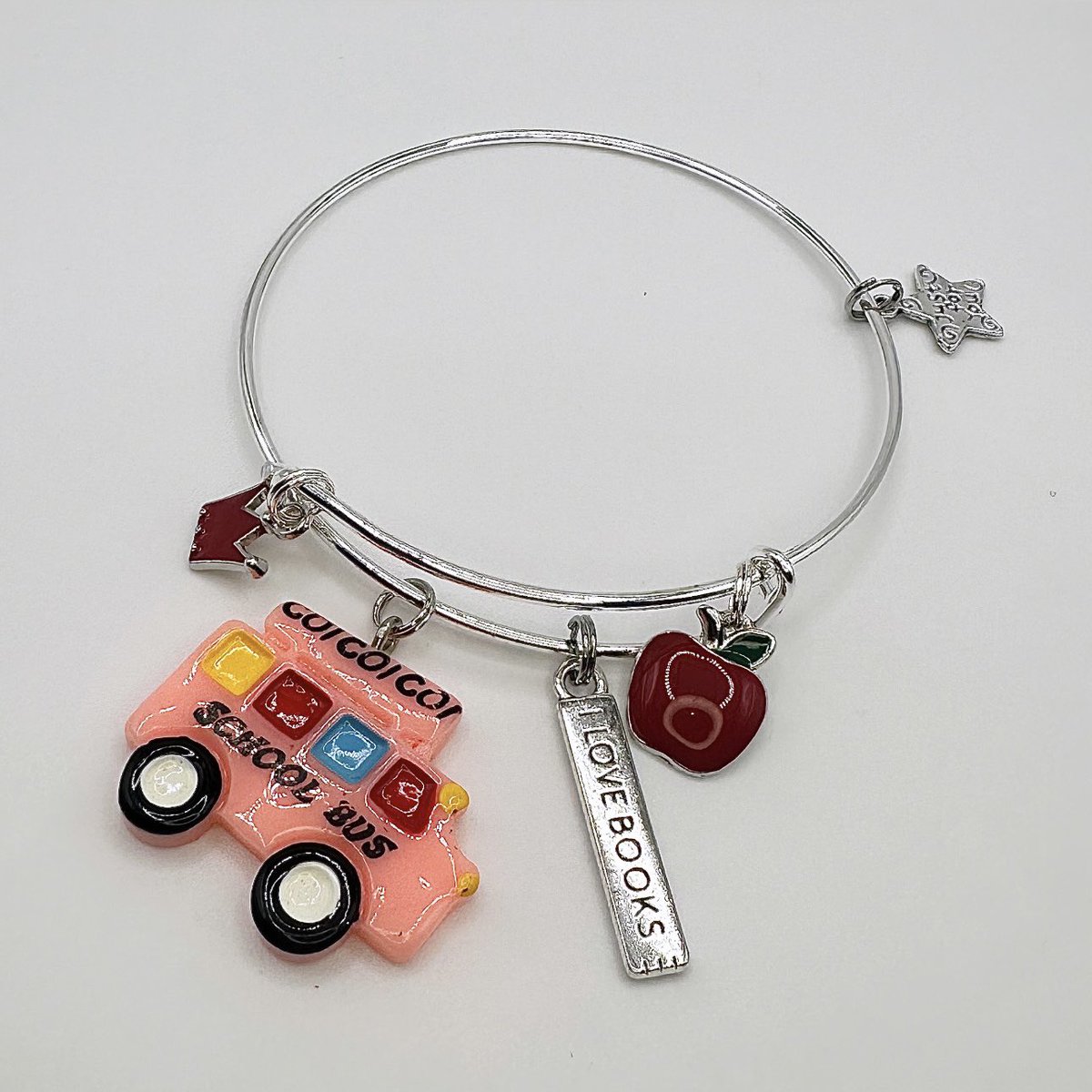 _BCharmed's tweet image. Teachers // Educators need accessories too! 👩🏾‍🏫