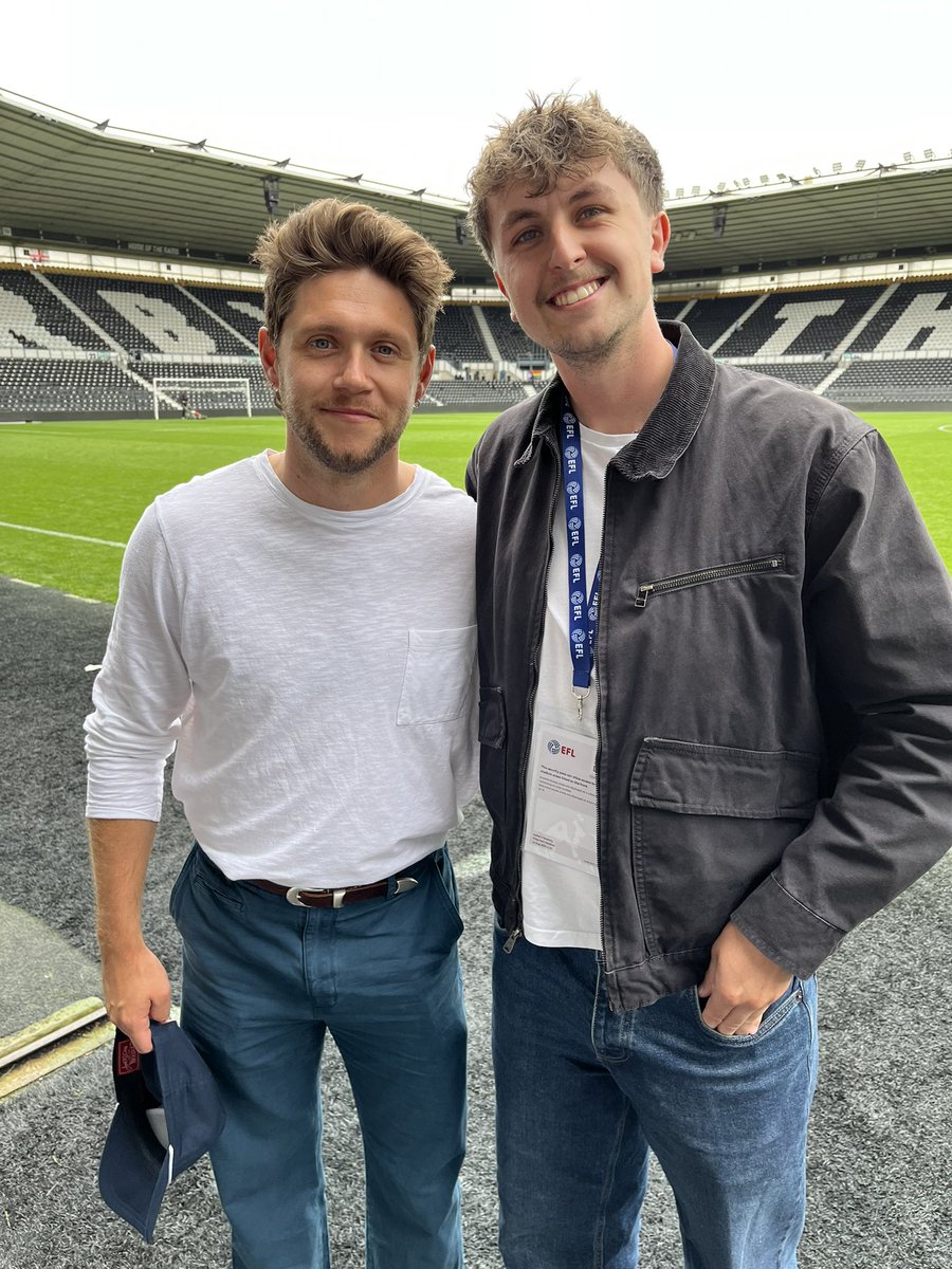 Niall Horan with a BBC journalist at the Derby County match yesterday!

via <a href="/JudeWinter02/">Jude Winter</a>