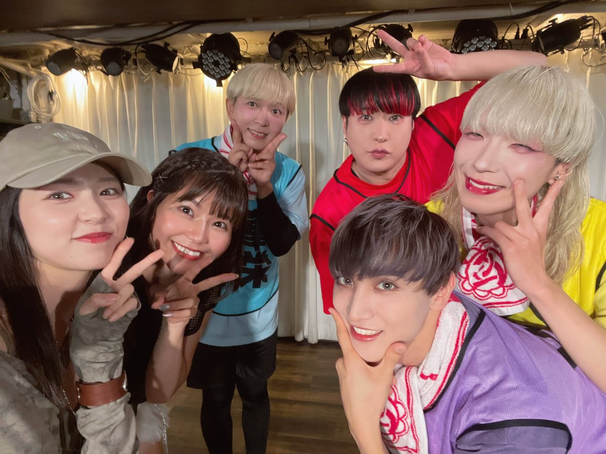 natsu_amano's tweet photo. 一日ありがとうございました🍎🍛
昼夜どっちも熱々で最高でした！みんなの体力と足腰すごい！

アルプスおとめのみんなとは9/6.7青森で一緒にライブです🍎
来週も天野なつイベントあるのでぜひ待ってます🍛

ALT⇩
#二丁目の魁カミングアウト #ジョナゴールド #アルプスおとめ https://t.co/kq07lecoMn