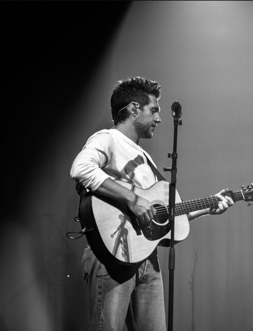 Niall yesterday on stage!

📸 via gl.tourdiaries