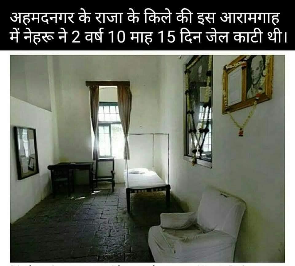 Satish Chandra Misra (@mishra_satish) on Twitter photo рд╕рд╛рд╡рд░рдХрд░ рдкрд░ рдЬрдм рдЬрдм рдЙрдВрдЧрд▓реА рдЙрдард╛рдПрдЧрд╛,
рддрдм рддрдм рдЕрдзреЗрдбрд╝ рдФрд░ рдЙрд╕рдХрд╛ рдЦрд╛рдирджрд╛рди...
рдЗрд╕реА рддрд░рд╣ рдирдВрдЧрд╛ рдХрд┐рдпрд╛ рдЬрд╛рдПрдЧрд╛...
рд╡реАрд░ рд╕рд╛рд╡рд░рдХрд░ рдиреЗ рдЖрдЬрд╝рд╛рджреА рдХреА рд▓рдбрд╝рд╛рдИ рд▓рдбрд╝рддреЗ рд╣реБрдП рдШрд░ рд╕реЗ рд╣рдЬрд╝рд╛рд░реЛрдВ рдХрд┐рд▓реЛрдореАрдЯрд░ рджреВрд░ рдХрд╛рд▓рд╛рдкрд╛рдиреА рдХреЗ рдирд╛рдо рд╕реЗ рдХреБрдЦреНрдпрд╛рдд рдЬреЗрд▓ рдХреА 13├Ч7 рдлреБрдЯ рд▓рдореНрдмреА рдЪреМрдбрд╝реА рдХрд╛рд▓ рдХреЛрдард░реА рдореЗрдВ рдкрд╛рдиреА рдХреЗ рд▓рд┐рдП рд░рдЦреЗ рдорд┐рдЯреНрдЯреА рдХреЗ рдПрдХ рдШрдбрд╝реЗ рдХреЗ рд╕рд╣рд╛рд░реЗ рдмрд┐рдирд╛ рддрдХрд┐рдП рд╕рд╛рд╡рд░рдХрд░ рдкрд░ рдЬрдм рдЬрдм рдЙрдВрдЧрд▓реА рдЙрдард╛рдПрдЧрд╛,
рддрдм рддрдм рдЕрдзреЗрдбрд╝ рдФрд░ рдЙрд╕рдХрд╛ рдЦрд╛рдирджрд╛рди...
рдЗрд╕реА рддрд░рд╣ рдирдВрдЧрд╛ рдХрд┐рдпрд╛ рдЬрд╛рдПрдЧрд╛...
рд╡реАрд░ рд╕рд╛рд╡рд░рдХрд░ рдиреЗ рдЖрдЬрд╝рд╛рджреА рдХреА рд▓рдбрд╝рд╛рдИ рд▓рдбрд╝рддреЗ рд╣реБрдП рдШрд░ рд╕реЗ рд╣рдЬрд╝рд╛рд░реЛрдВ рдХрд┐рд▓реЛрдореАрдЯрд░ рджреВрд░ рдХрд╛рд▓рд╛рдкрд╛рдиреА рдХреЗ рдирд╛рдо рд╕реЗ рдХреБрдЦреНрдпрд╛рдд рдЬреЗрд▓ рдХреА 13├Ч7 рдлреБрдЯ рд▓рдореНрдмреА рдЪреМрдбрд╝реА рдХрд╛рд▓ рдХреЛрдард░реА рдореЗрдВ рдкрд╛рдиреА рдХреЗ рд▓рд┐рдП рд░рдЦреЗ рдорд┐рдЯреНрдЯреА рдХреЗ рдПрдХ рдШрдбрд╝реЗ рдХреЗ рд╕рд╣рд╛рд░реЗ рдмрд┐рдирд╛ рддрдХрд┐рдП