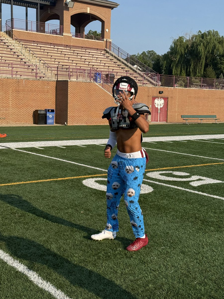 MICDSfootball's tweet image. Thanks to everyone for coming out to our Prime Time practice yesterday! Our players did a great job showing up in their “prime time” look!