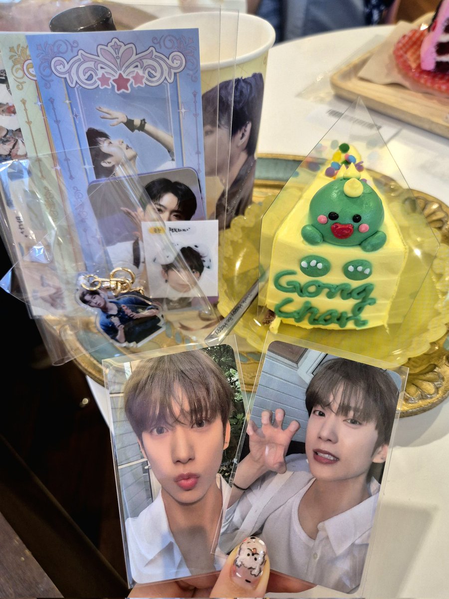 sprout__bana's tweet photo. 📍카페 밤비 2호점
너무 예뻤던 차니 생카🥹 3일 동안 출석 도장 쾅쾅 찍고 왔습니다💝 정말 원하는 거 다 이루어질 것만 같은 마법 같은 공간이었어요✨️ 좋아하는 분들과 차니의 생일을 축하하며 행복한 추억 가득 만들 수 있어 행복했어요!!

#공찬이의_생일마법
#Cardcapter_Channie
#HAPPY814DAY https://t.co/djeL9fh05A