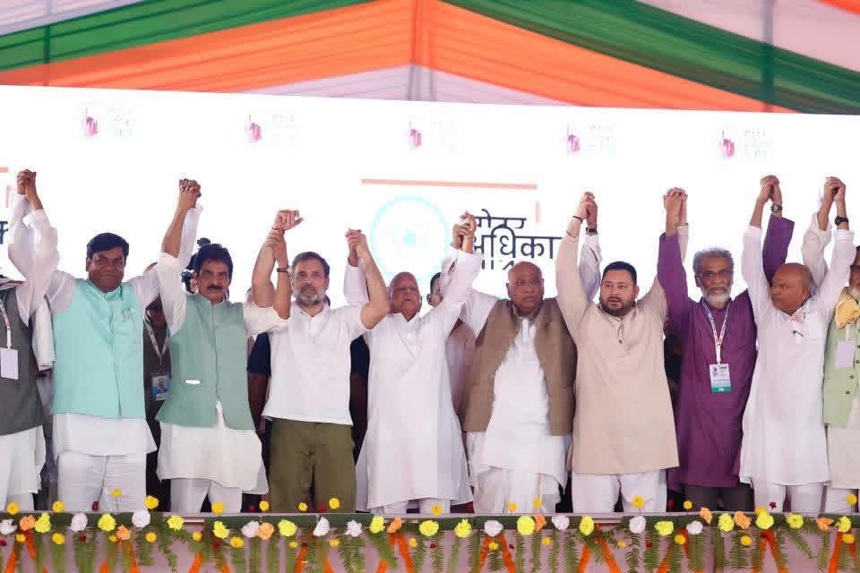 वोटर अधिकार यात्रा ✊
📍 सासाराम, बिहार

 #VoterAdhikarYatra
