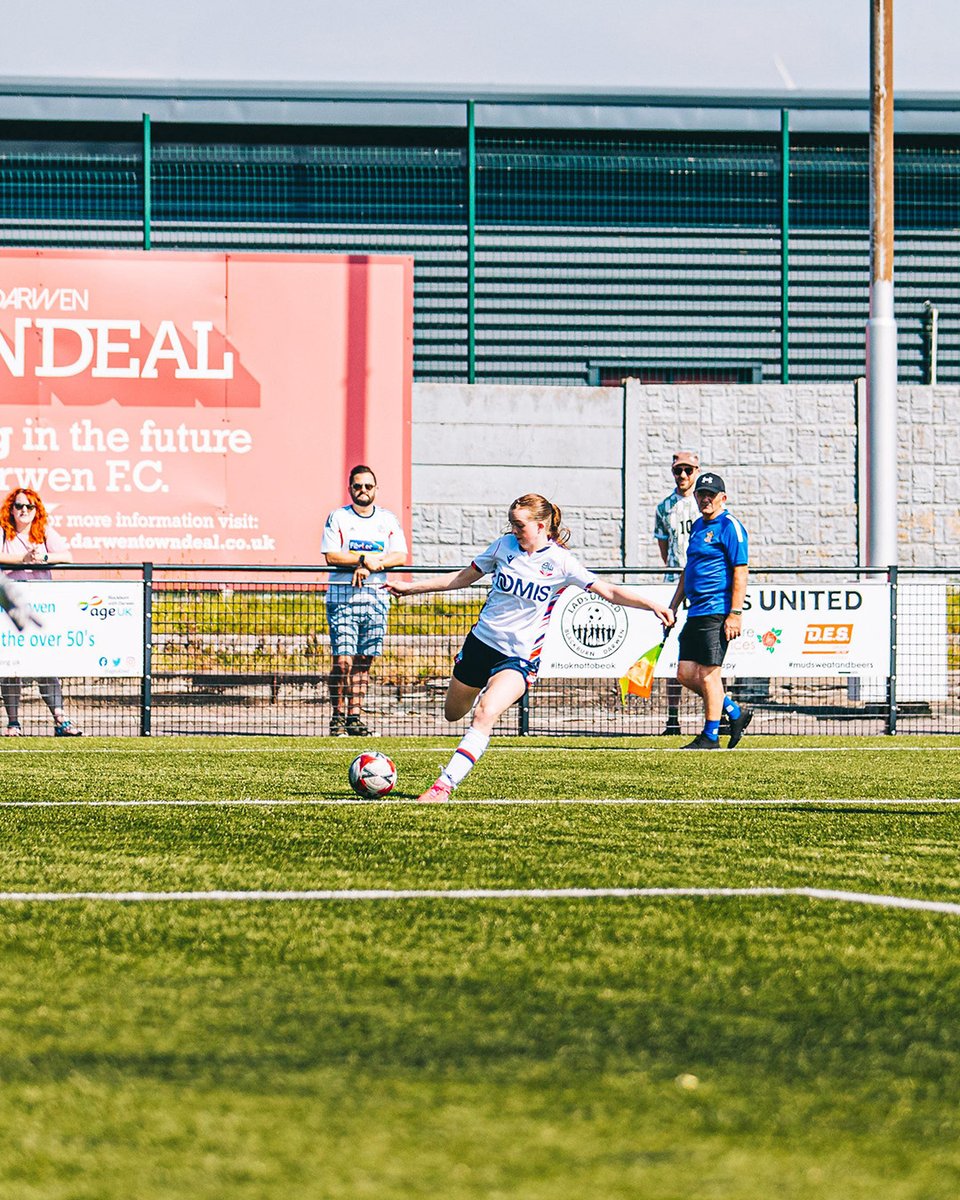 Bolton continuing to apply plenty of pressure to the Darwen keeper and her defence looking for an equaliser. 

[2-1] 71' #bwfc