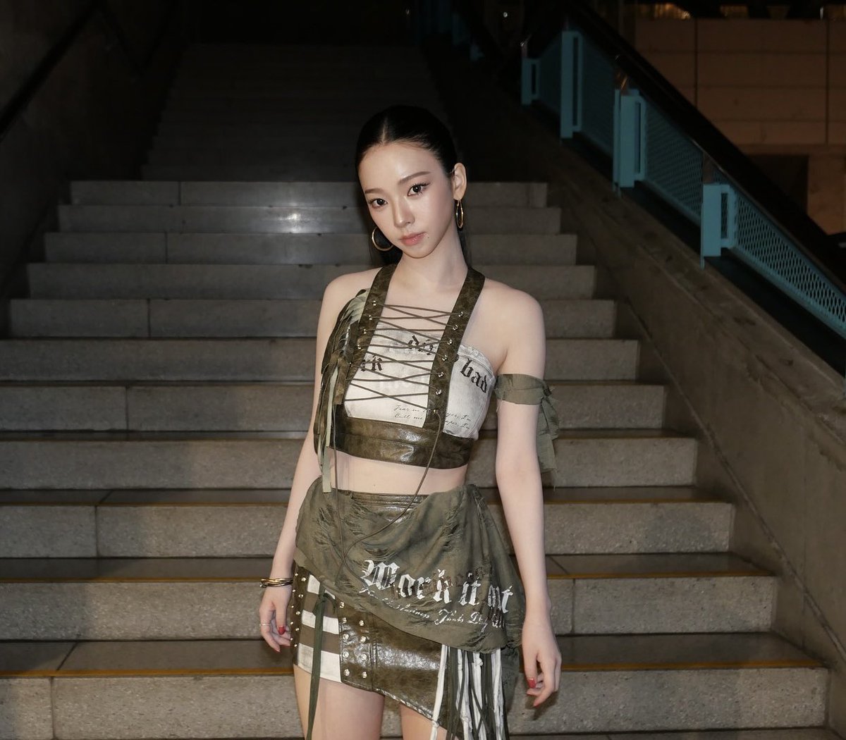 DAMN KARINA??!? SHE’S SO FINE