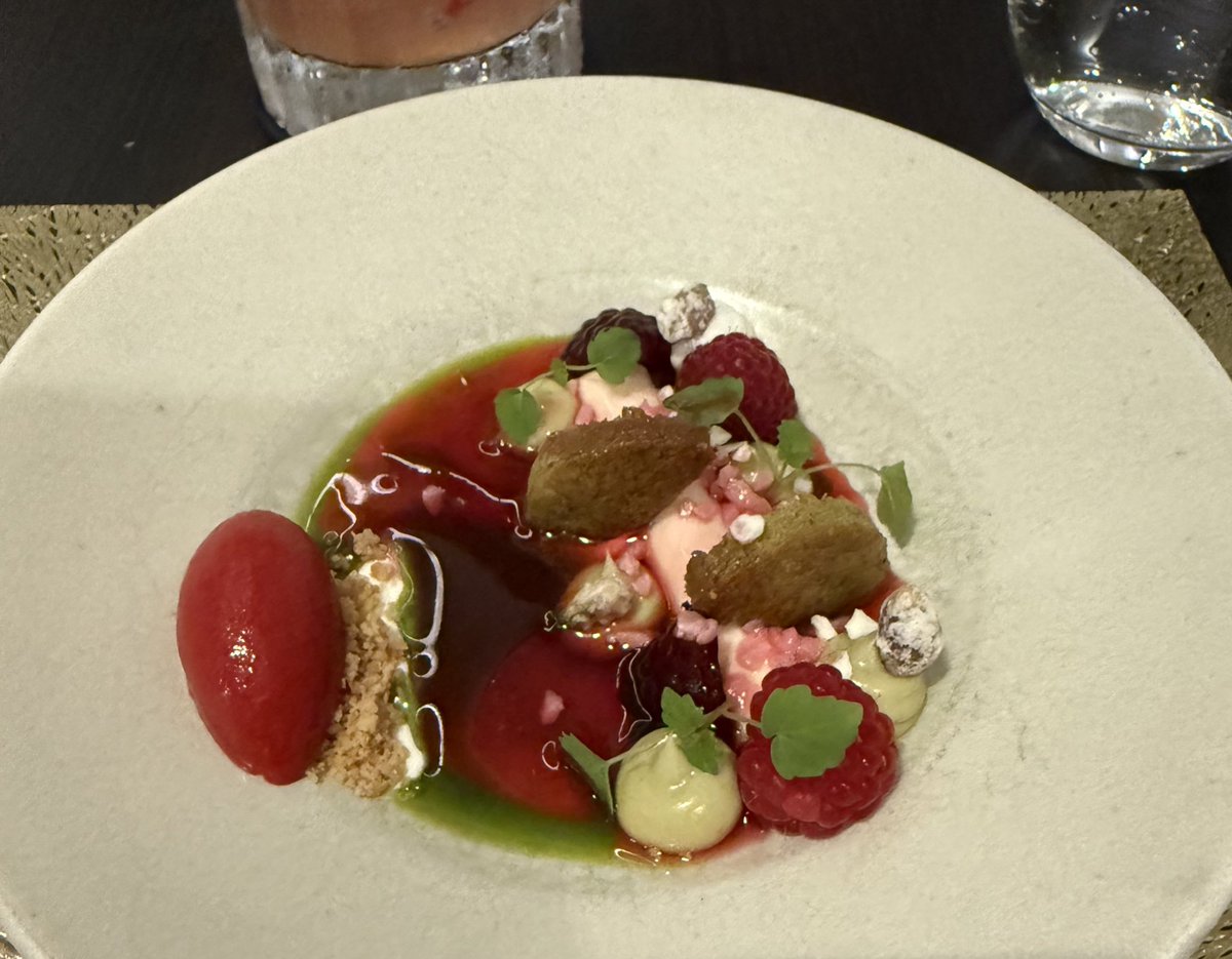Had some Michelin star food yesterday, absolute tastebud rollercoaster 

Langoustine + peach 
Squab + cherry + almond 
Iberico + apricot + grains
Raspberry + pistachio + lemon verbena 

#cryptosoupgroup