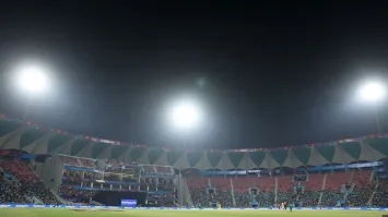 bstvlive's tweet photo. 🚨लखनऊ : लखनऊ के इकाना स्टेडियम में रंगारंग कार्यक्रम🚨
🆔 आज से यूपी T20 लीग का आगाज होगा
🎤 सिंगर सुनिधि चौहान ने गानों पर झूमे दर्शक
#Lucknow #UPT20League #IkanaStadium #SingingPerformance #SunidhiChauhan https://t.co/KNDEv2x8rU