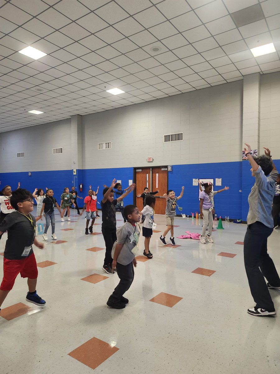 JazzCortesBarba's tweet image. When at the end of a school day @JonesES_AISD ,you hear, "Oh, no, Coach Cortes, is the class over?!" This means that they enjoyed the PE class very much. Coach A, whatta great week we had! SLC team had fun, too! 🥰 #Blessed #PEteam #PEassistant #CertifiedYouthExerciseSpecialist