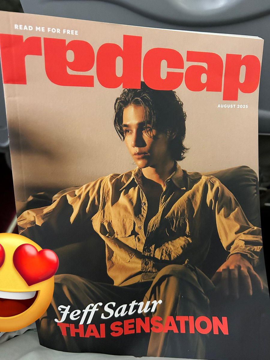helloMozzy's tweet image. 復路便のエアアジアの機内誌の表紙がJeff Saturさんでした。インタビューとグラビアのページが6ページか8ページだったかな？写真がとてもよかったのでファンの方は取り寄せてみるのもいいと思います！