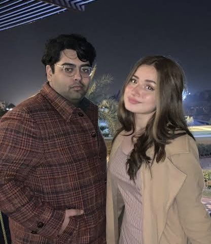 egoistt0's tweet photo. Duality of paki awam 
Aena deserves better : awww hassan raheem and his wife is such a cute couple https://t.co/GknLLV0zlL