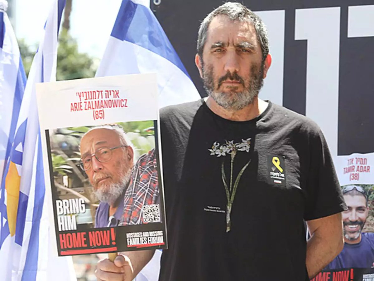 אריה זלמנוביץ' ז"ל (86)>>

אריה (זלמן) זלמנוביץ', ממקימי קיבוץ ניר-עוז. היה איש אדמה ועסק לאורך כל חייו בחקלאות וגידולי שדה. בקיבוץ תיארו אותו כאיש ספר בעל ידע רחב בהיסטוריה וידיעת הארץ. אב ל-2 ילדים וסבא ל-5 נכדים. 

הוא נחטף מקיבוצו האהוב ב-7 באוקטובר, ולאחר כ-10 חודשים,