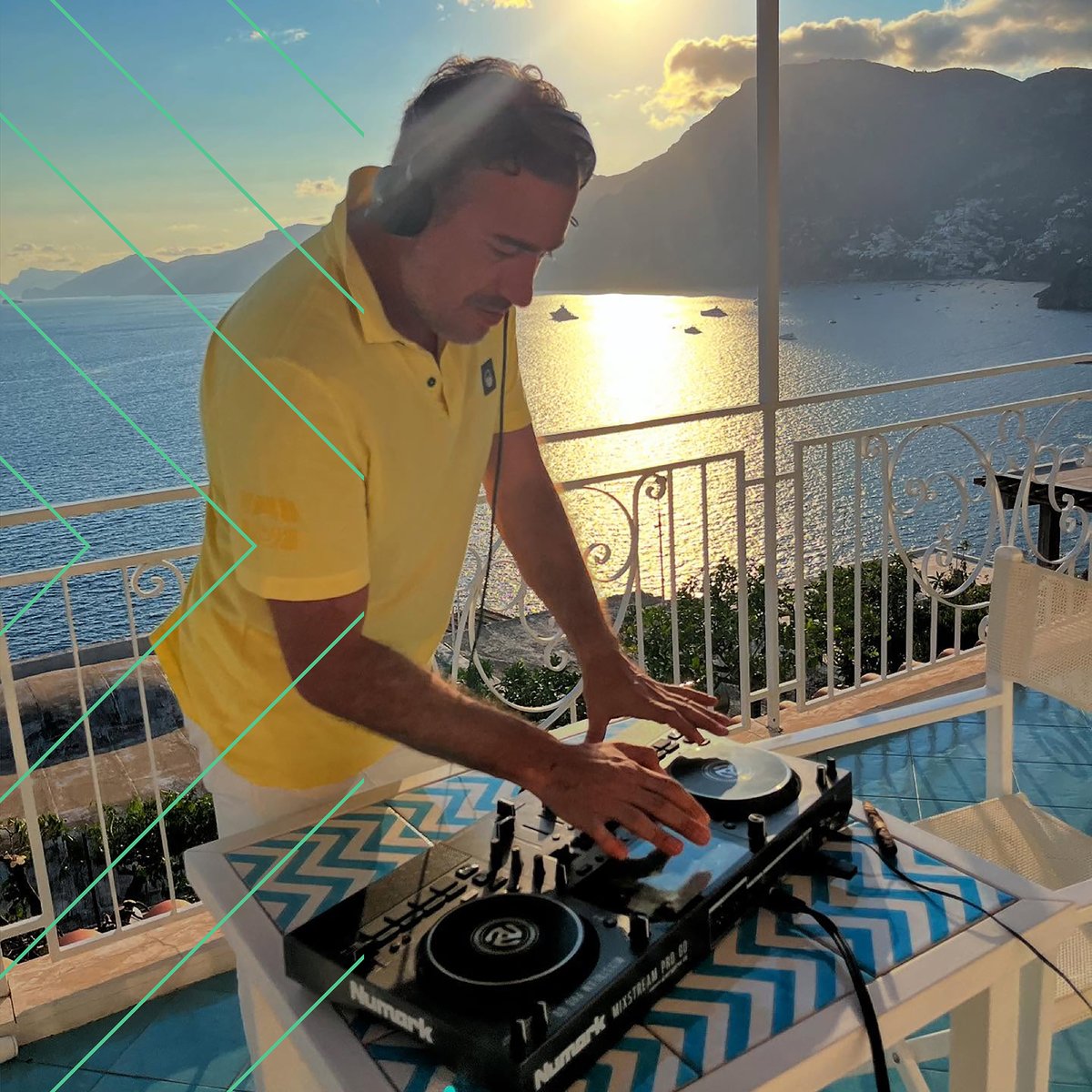 CompelMusic's tweet photo. Haluk ve yakın arkadaşı @Numark Mixstream Pro Go 🫂

📸 IG/sunproject_music
🔗 https://t.co/OAN2RrtQQJ

Sen de yakın arkadaşınla bir fotoğrafını paylaş, %20 indirim kuponu kazanma şansını kaçırma! 😉

#Compel #Numark #MixstreamProGo https://t.co/vIdn51wsIX