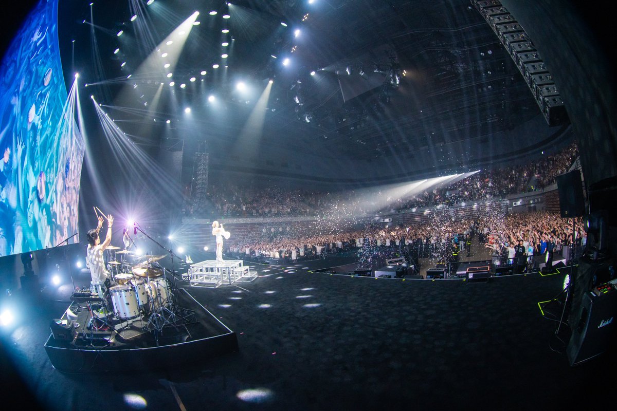 Reol Oneman Live 'No title' in SHANGHAI

れをるにとって初めての海の向こうの街である上海で、この再演が叶って良かったです　一年前のアンコールでしたが一年前とはまた全然違った景色に見えた　変わってくこの響きは変わらずに！

次は横浜アリーナ「無題」でお会いしましょう、再见！