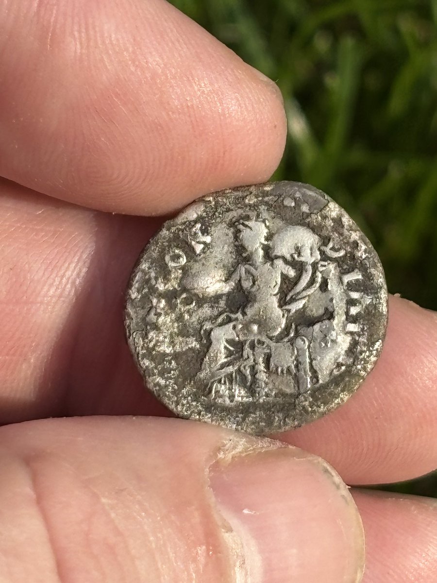 And finally my first Roman denarius of #harvest25!  I haven’t had a confirmed ID as yet, but I believe it could be the Roman Emperor Vitellius who only ruled for eight months, from 19 April to 20 December AD 69!! 🤯🕺🏻😂😂