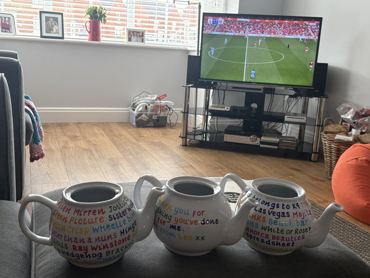 Not finished products but 3 orders to paint today so in progress!

Had to bring myself and these teapots out of the ‘studio’ to catch the first game of the season.

I promise you can still order if you support Brentford.
K Xx

pollyputthekettleon.co.uk
#NFFC #nffcfamily