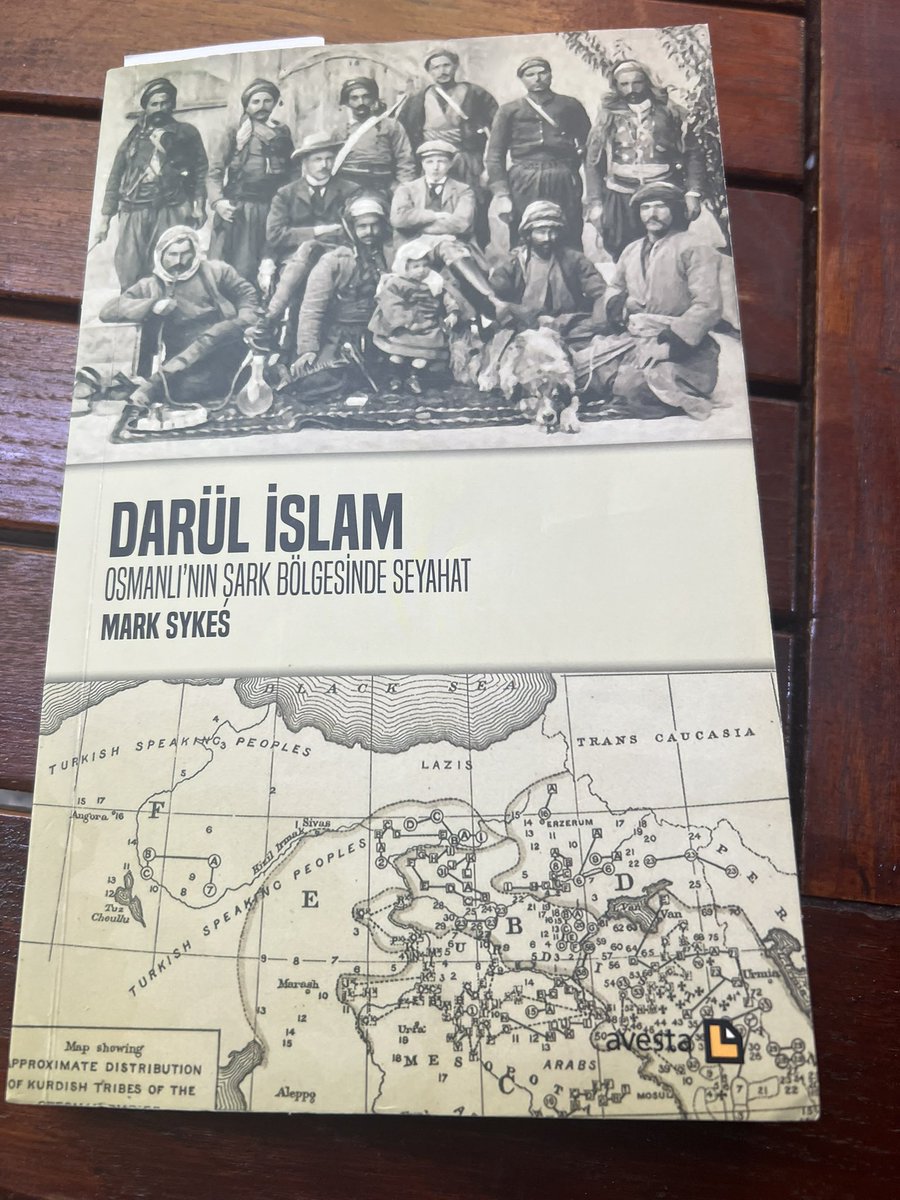 "Dürziler mert, asil bir ırktır; belki bir gün tarihte büyük bir rol yazılmıştır onların bahtına: hem pratik hem cesurlar, şövalye gibi fakat hayalperest değiller; bence hiçbir millet onlarla kıyaslanamaz."
Mark Sykes, London, 1904