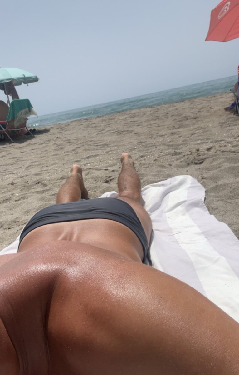hungcarteraus's tweet photo. Europe tan getting there 🥵🥵 https://t.co/o5hDqPK0Ep