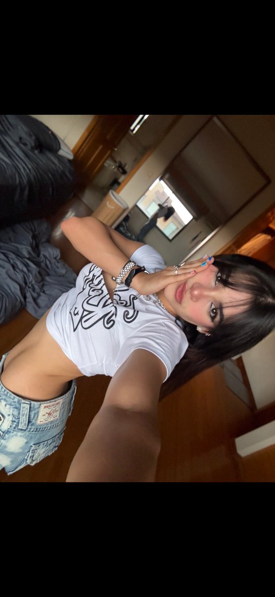 RickyRestrepo33's tweet photo. @alanafloresf Alanita, usted tiene la ventaja parcerita por estar chaparrita, de poder destrozar a base de ganchos al hígado, golpazos en la boca del estómago y uppercuts, a la jirafa Gala.
También con movimientos de lado puede reventar la nariz cirujeada de esa carechimba con volados duros.🥊 https://t.co/9i8ObpkMWA