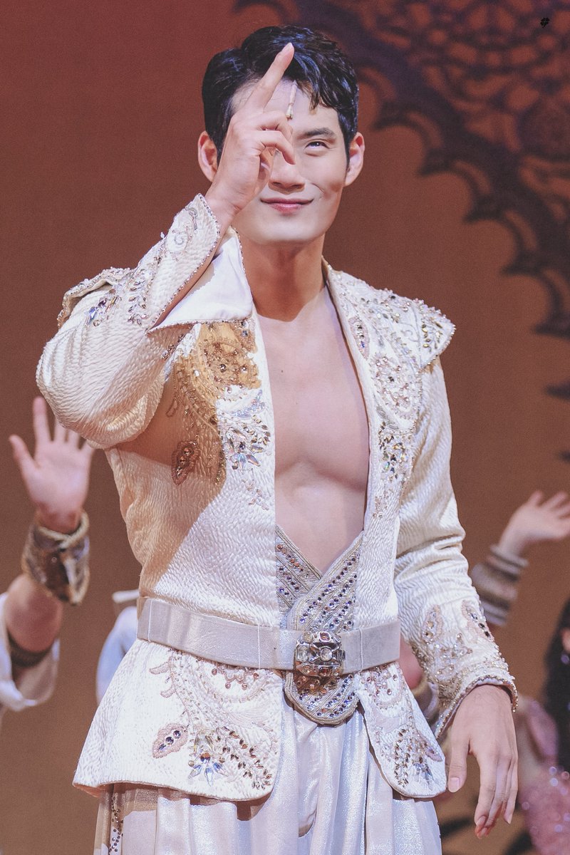 2025년 8월 17일         
뮤지컬 <알라딘> 커튼콜

#서경수 • 𝐀𝐥𝐚𝐝𝐝𝐢𝐧    
— 아바봐 왕자님의 덴티큐-!