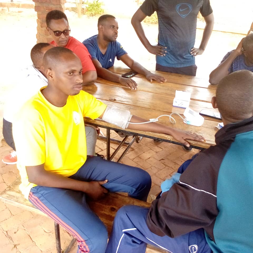 Ntarama Youth Council (@ntaramayouth) on Twitter photo Uyu munsi, Urubyiruko rwo mu Murenge wa <a href="/NtaramaBugesera/">Umurenge wa Ntarama - Akarere ka Bugesera</a> bazindukiye muri Siporo Rusange.
yari ifite Insanganyamatsiko igira iti
โIrangamimerere rishingiye ku ikoranabuhanga,umusingi wa serivisi inoze kandi itagira uwo iheza"
Abitabiriye bose bapimwe indwara zitandukanye. Uyu munsi, Urubyiruko rwo mu Murenge wa <a href="/NtaramaBugesera/">Umurenge wa Ntarama - Akarere ka Bugesera</a> bazindukiye muri Siporo Rusange.
yari ifite Insanganyamatsiko igira iti
โIrangamimerere rishingiye ku ikoranabuhanga,umusingi wa serivisi inoze kandi itagira uwo iheza"
Abitabiriye bose bapimwe indwara zitandukanye.