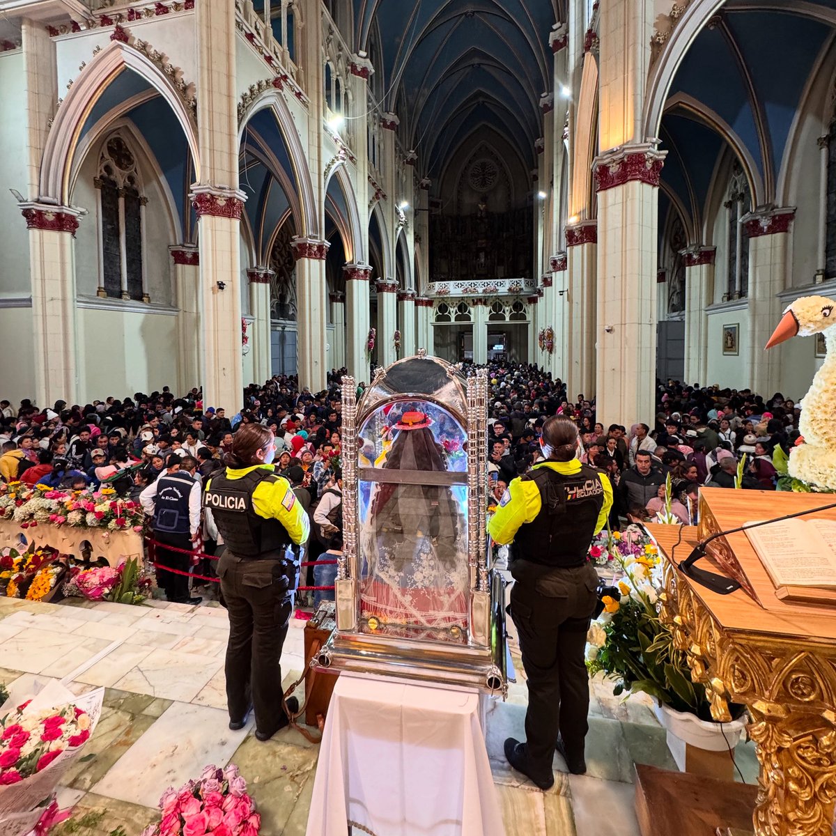 En breve eucaristía de despedida de la Virgen de El Cisne desde su Basílica.