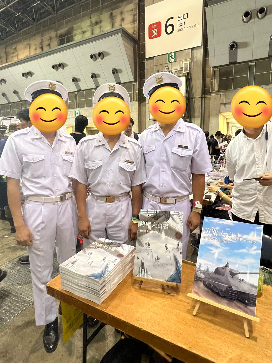 fumi197303's tweet photo. 私は、来た！
東京ビッグサイト！
コミケ106！

新たな出会いもあり、
学生たちの新刊本も手に入れて、
ホクホクで帰途に着きましたよヽ(´▽｀)/

それにしても、万博以上に凄まじい混雑ぶりだな、、、
そろそろ日本は、コミケ専用のイベントホールを作るべきだー＼( 'ω')／ﾅﾝﾃﾅ

#CICS https://t.co/DgGEKImAtO