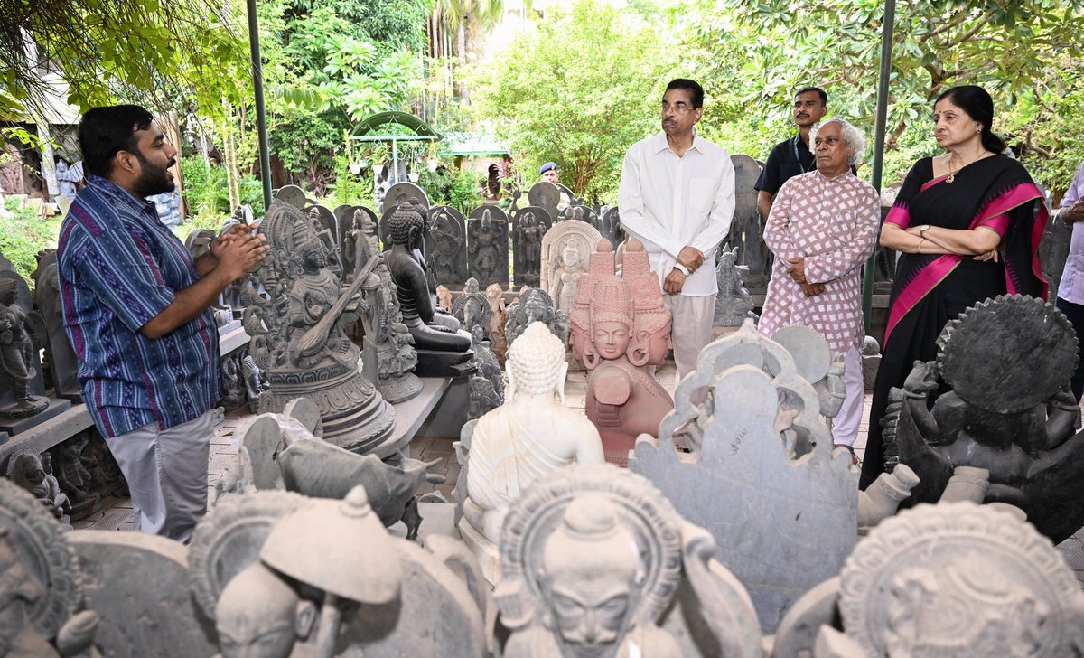 Hon’ble Governor Dr. Hari Babu Kambhampati visited Sudarshan Art &amp; Crafts Village, Bhubaneswar, and appreciated the efforts of artisans in preserving and promoting Odisha’s rich cultural heritage.