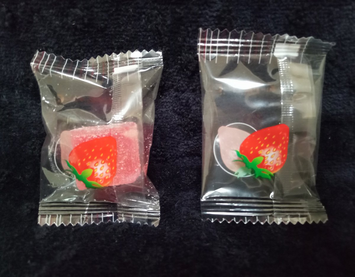pecoe_orange's tweet photo. 色々な色の一口サイズのゼリー菓子、ゴールドフルーツゼリー。
私も子供も好きなお菓子なのでよく買っているんですが、中身どこにいっちゃったのかな…？

レアな感じで何だかちょっと嬉しかったりして🎵

#ゴールドフルーツゼリー
#豊栄 https://t.co/UuccLRMTiP