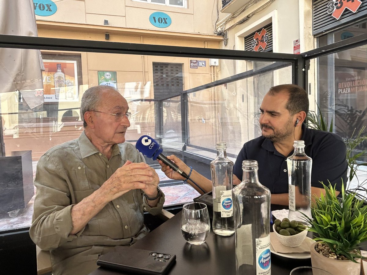 COPE MÁLAGA (@copemalaga) on Twitter photo 🗣️Charlamos con <a href="/pacodelatorrep/">Paco de la Torre</a> en el programa especial de #FeriaMLG
🎙Te lo cuentan <a href="/pedringj/">Pedro González</a> <a href="/AGarciaAtienza/">Andrés G. Atienza</a> <a href="/EmilioJGuerrero/">Emilio Guerrero</a>
🎚 Javi Campos
📻 97.1FM
📱 APP COPE
💻 cope.es/emisoras/andal… 🗣️Charlamos con <a href="/pacodelatorrep/">Paco de la Torre</a> en el programa especial de #FeriaMLG
🎙Te lo cuentan <a href="/pedringj/">Pedro González</a> <a href="/AGarciaAtienza/">Andrés G. Atienza</a> <a href="/EmilioJGuerrero/">Emilio Guerrero</a>
🎚 Javi Campos
📻 97.1FM
📱 APP COPE
💻 cope.es/emisoras/andal…